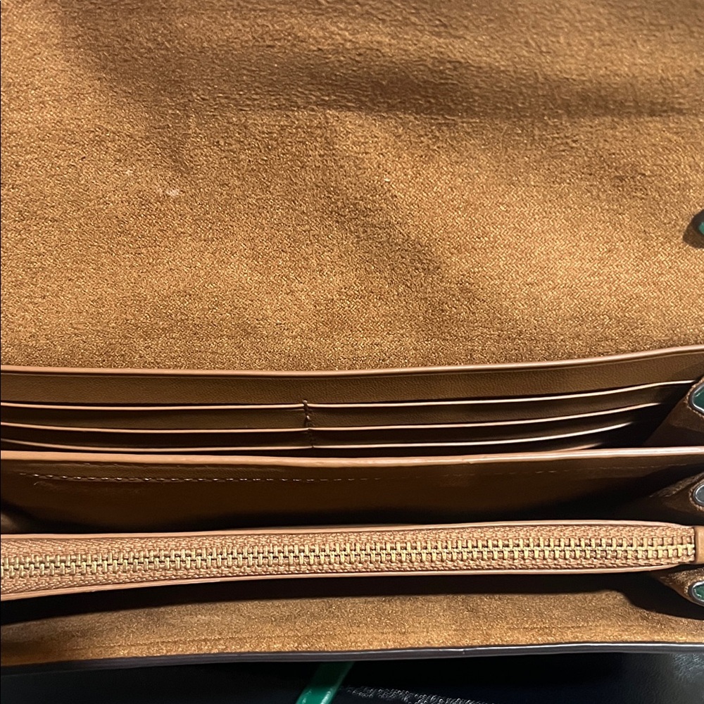 Coach Emerald Green Leather TABBY Crossbody with Signature C Clasp- Pristine.  💚 - Picture 3 of 7